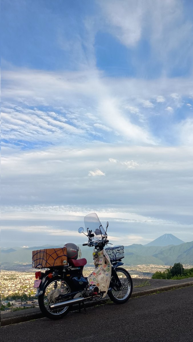 今日の写真4枚
富士川クラフトパークで薔薇を鑑賞🌹
香りも良くて癒されました
最後はお気に入りの場所
雲が良い表情で富士山の雪も後わずかですね😀
#富士川クラフトパーク
#スーパーカブ