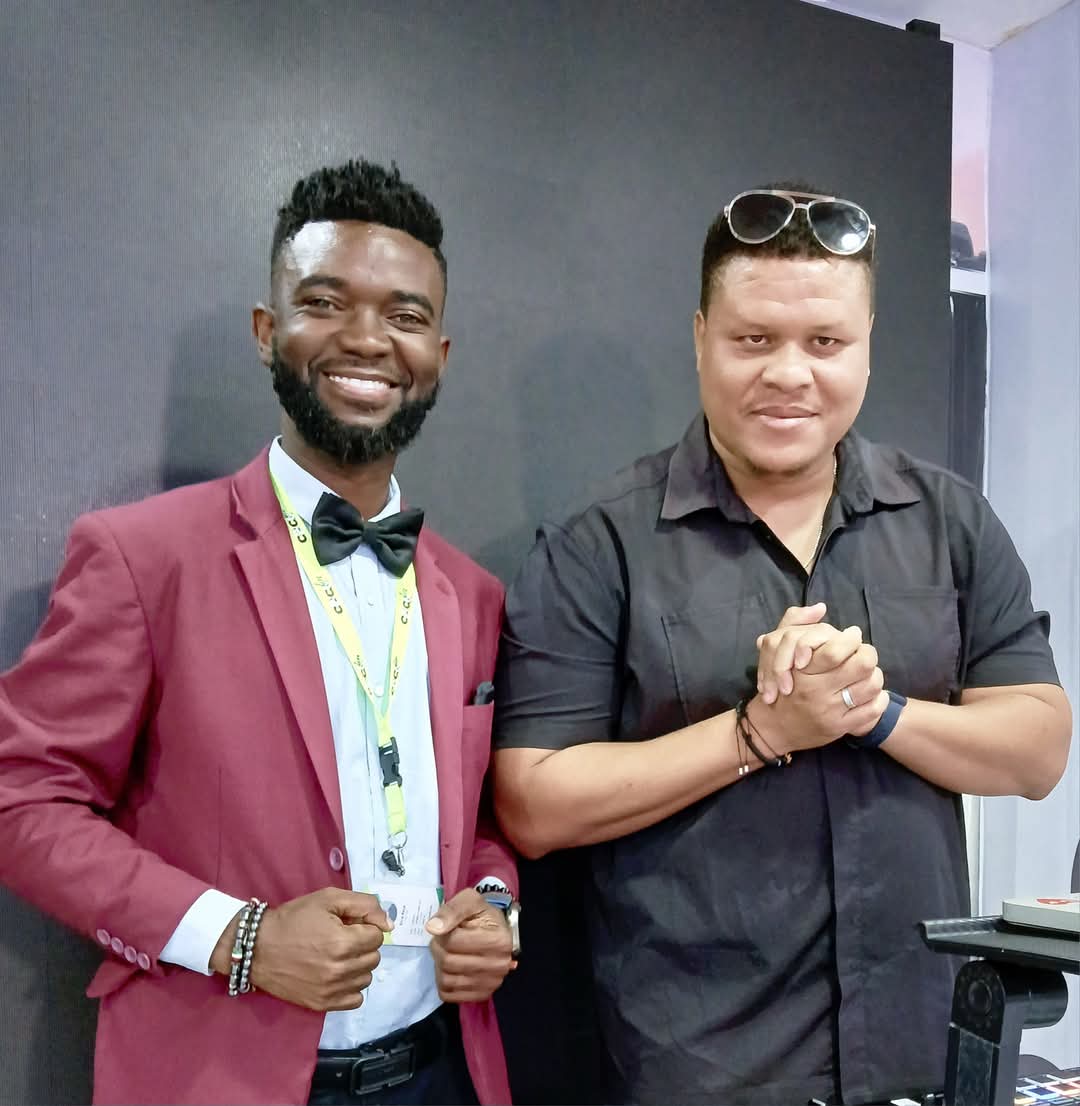 Cocofmradio's tweet photo. Simu ya mchungaji inafaa kuzimwa saa ngapi ili apate mda na familia yake? Karibu #MASALA ukiwa nasi #TheMVP @_elvisbaya na @DjCapuchino

#CocoFM
#ladhayapwani https://t.co/Xa3Rc5AIqX