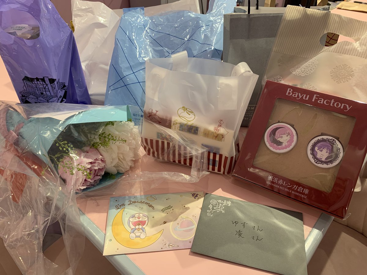 Enchanted__cafe's tweet photo. 4枚目は、チェキの時や魔法をかける時に使おうとしてポッケに入れっぱにしたお気に入りのペンです。笑　魔法の杖代わり🪄💜 https://t.co/vUWzrk0PD8