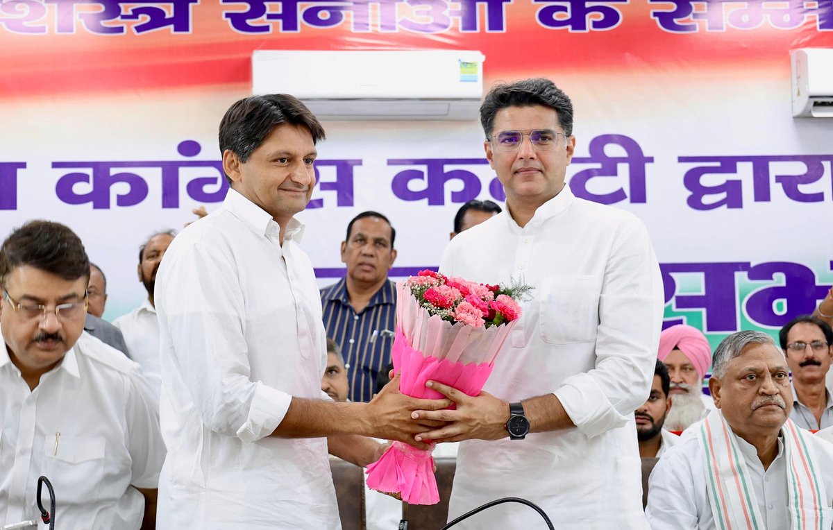 Deepender Singh Hooda (@deependershooda) on Twitter photo рдЖрдЬ рдЪрдВрдбреАрдЧрдврд╝ рдореЗрдВ <a href="/INCHaryana/">Haryana Congress</a> рджреНрд╡рд╛рд░рд╛ рджреЗрд╢ рдХреА рд╕рдВрдкреНрд░рднреБрддрд╛ рдХреЛ рдмрдирд╛рдП рд░рдЦрдиреЗ рдХреЗ рд▓рд┐рдП рд╕рдорд░реНрдкрд┐рдд рджреЗрд╢ рдХреА рд╕реЗрдирд╛ рдХреЗ рд╕рд╛рд╣рд╕, рд╢реМрд░реНрдп, рдкрд░рд╛рдХреНрд░рдо рдПрд╡рдВ рдмрд▓рд┐рджрд╛рди рдХреЗ рд╕рдореНрдорд╛рди рдореЗрдВ рдЖрдпреЛрдЬрд┐рдд 'рдЬрдп рд╣рд┐рдВрдж рд╕рднрд╛' рдХреЛ рд╕рдВрдмреЛрдзрд┐рдд рдХрд┐рдпрд╛ред
рджреБрдирд┐рдпрд╛ рдХреА рд╕рдмрд╕реЗ рдкрд░рд╛рдХреНрд░рдореА рднрд╛рд░рддреАрдп рд╕реЗрдирд╛ рдХреЗ рд╕рд╛рд╣рд╕ рдХреЛ рд╣рдо рд╕рднреА рджреЗрд╢рд╡рд╛рд╕реА рд╕рд▓рд╛рдо рдХрд░рддреЗ рд╣реИрдВред
<a href="/SachinPilot/">Sachin Pilot</a> рдЖрдЬ рдЪрдВрдбреАрдЧрдврд╝ рдореЗрдВ <a href="/INCHaryana/">Haryana Congress</a> рджреНрд╡рд╛рд░рд╛ рджреЗрд╢ рдХреА рд╕рдВрдкреНрд░рднреБрддрд╛ рдХреЛ рдмрдирд╛рдП рд░рдЦрдиреЗ рдХреЗ рд▓рд┐рдП рд╕рдорд░реНрдкрд┐рдд рджреЗрд╢ рдХреА рд╕реЗрдирд╛ рдХреЗ рд╕рд╛рд╣рд╕, рд╢реМрд░реНрдп, рдкрд░рд╛рдХреНрд░рдо рдПрд╡рдВ рдмрд▓рд┐рджрд╛рди рдХреЗ рд╕рдореНрдорд╛рди рдореЗрдВ рдЖрдпреЛрдЬрд┐рдд 'рдЬрдп рд╣рд┐рдВрдж рд╕рднрд╛' рдХреЛ рд╕рдВрдмреЛрдзрд┐рдд рдХрд┐рдпрд╛ред
рджреБрдирд┐рдпрд╛ рдХреА рд╕рдмрд╕реЗ рдкрд░рд╛рдХреНрд░рдореА рднрд╛рд░рддреАрдп рд╕реЗрдирд╛ рдХреЗ рд╕рд╛рд╣рд╕ рдХреЛ рд╣рдо рд╕рднреА рджреЗрд╢рд╡рд╛рд╕реА рд╕рд▓рд╛рдо рдХрд░рддреЗ рд╣реИрдВред
<a href="/SachinPilot/">Sachin Pilot</a>