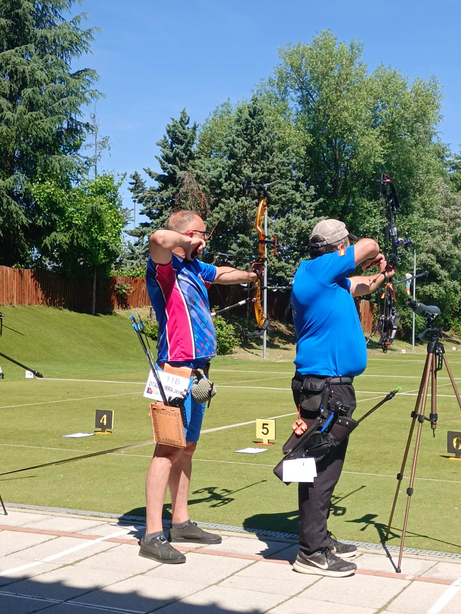 Y seguimos el fin de semana con la 3° de la Liga FMTA de Veteranos y Noveles. Enhorabuena a todos y en especial a Rocío por su segundo puesto🥈
También estamos pendientes del Campeonato de Madrid de compuesto.
¡Suerte chicos!🤞🏻
<a href="/AytoLeganes/">Ayuntamiento de Leganés</a> <a href="/madridarchery/">FMTA</a> <a href="/LeganesActivo/">Leganés Activo</a>