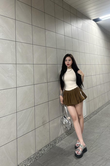 Đam mê trốn chồng đi chơi  Thì có đánh chết củng muốn quen trai trẻ