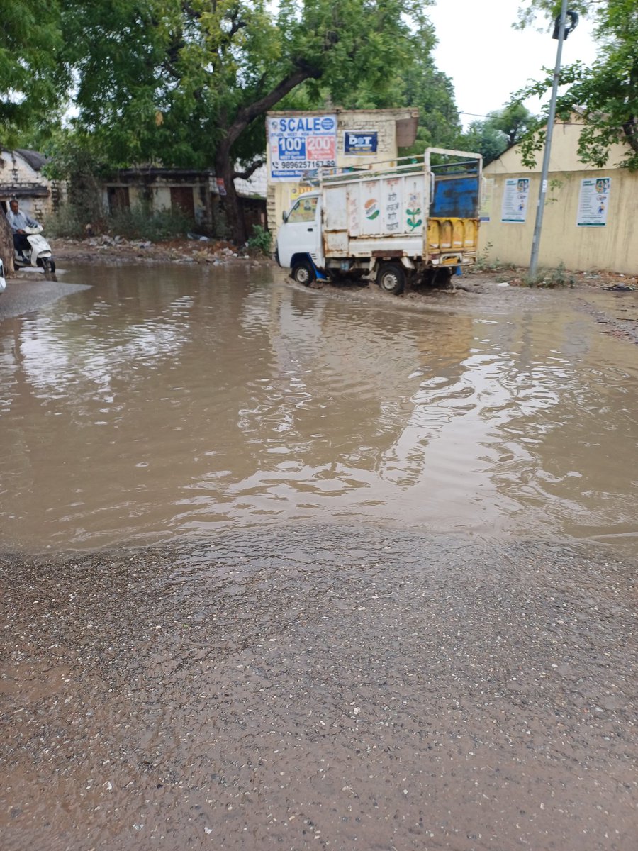 Vivek Yadav (@vivekbhatotia) on Twitter photo आदरणीय <a href="/GMNWRailway/">GM NWRailway</a> अनेक बार शिकायत करने के बावजूद भी रेवाड़ी स्थित जीआरपी थाना से डबल फाटक अंडरपास (एल.सी- 58B) के प्रवेश द्वार पर तालाब बनाकर छोड़ दिया गया है। स्थानीय निवासियों द्वारा अनेक परेशानी उठानी पड़ रही है परंतु समाधान नहीं हो रहा। <a href="/NWRailways/">North Western Railway</a> <a href="/RailMinIndia/">Ministry of Railways</a> <a href="/DC_Rewari/">DC Rewari</a> आदरणीय <a href="/GMNWRailway/">GM NWRailway</a> अनेक बार शिकायत करने के बावजूद भी रेवाड़ी स्थित जीआरपी थाना से डबल फाटक अंडरपास (एल.सी- 58B) के प्रवेश द्वार पर तालाब बनाकर छोड़ दिया गया है। स्थानीय निवासियों द्वारा अनेक परेशानी उठानी पड़ रही है परंतु समाधान नहीं हो रहा। <a href="/NWRailways/">North Western Railway</a> <a href="/RailMinIndia/">Ministry of Railways</a> <a href="/DC_Rewari/">DC Rewari</a>