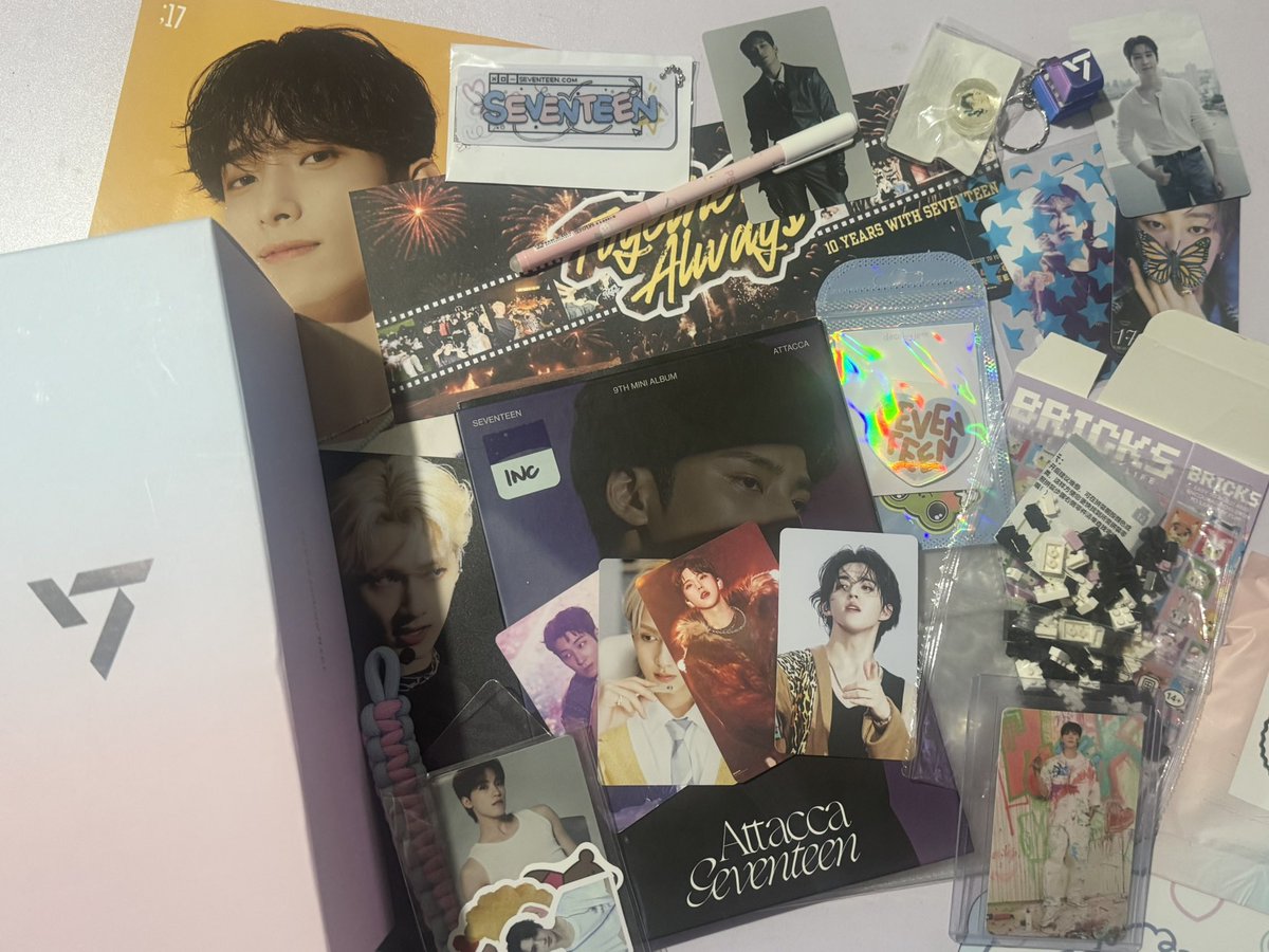 DailyJungkoook's tweet image. Sa buong buhay ko ngayon lang ata ako nanalo ng grand prize. 😭 Thank you again for my new caratbong, @thirteenforsvt!! 🩷🩵 Thank you also for all the freebies, carats. 💎 And of course, thank you @korekim92 for inviting me. 🥰 

#HAPPY_BURSTDAY #TogetherAlways
#SVT_10TH_B_DAY