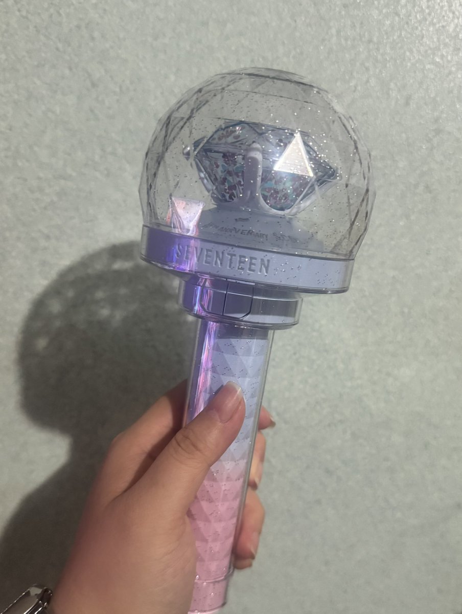 DailyJungkoook's tweet image. Sa buong buhay ko ngayon lang ata ako nanalo ng grand prize. 😭 Thank you again for my new caratbong, @thirteenforsvt!! 🩷🩵 Thank you also for all the freebies, carats. 💎 And of course, thank you @korekim92 for inviting me. 🥰 

#HAPPY_BURSTDAY #TogetherAlways
#SVT_10TH_B_DAY