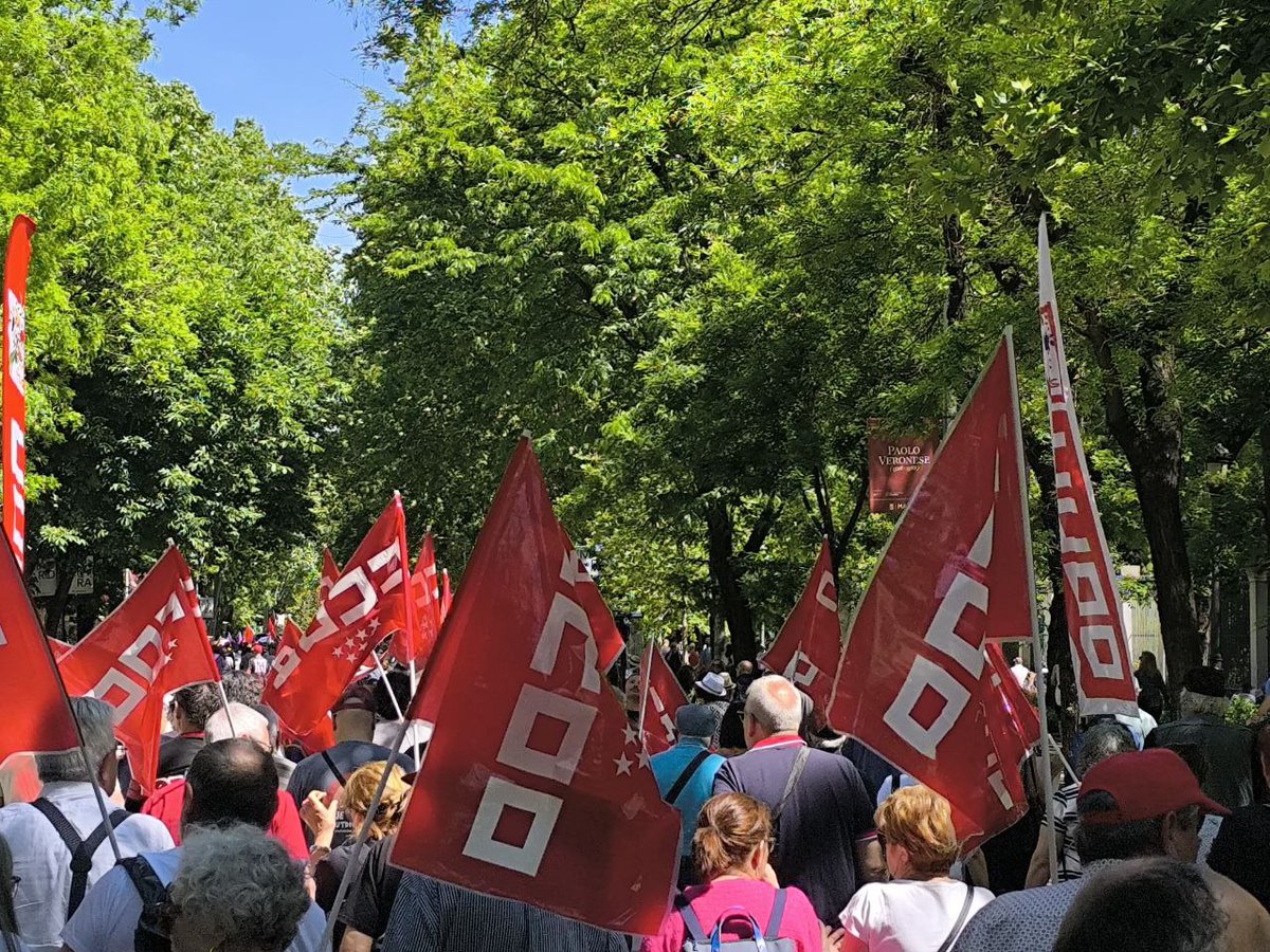 zupo21's tweet photo. 📢 #EstaPasando De nuevo las calles de #Madrid se llenan de dignidad en defensa de su #SanidadPública y contra el desmantelamiento de su #AtencionPrimaria 

Luego diréis que somos 5 o 6👇👀 https://t.co/AEZhkFpMiX