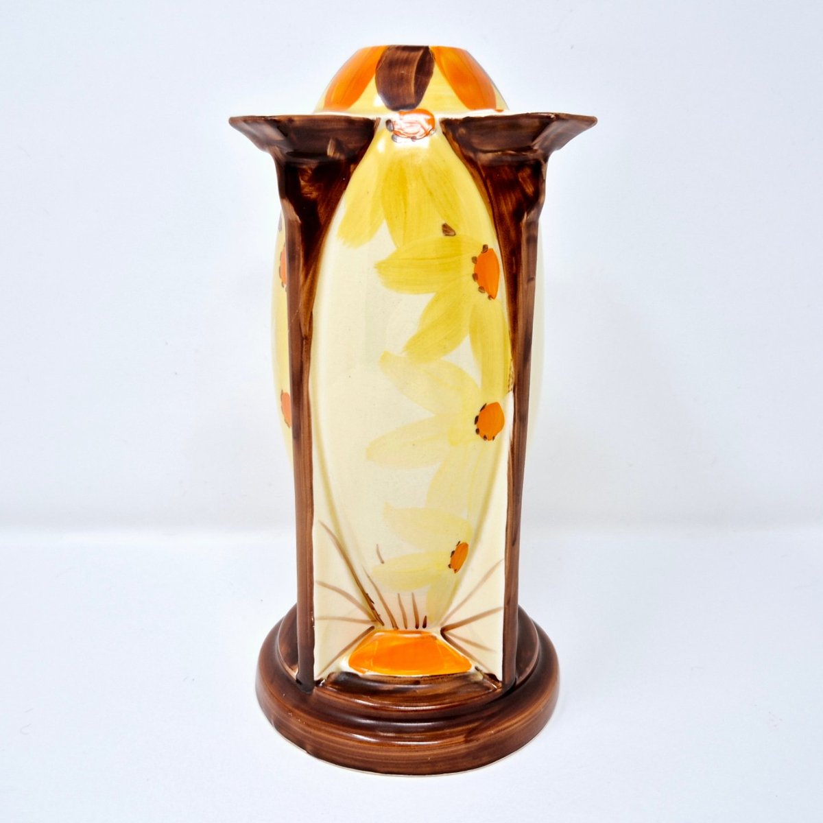 annasartdecouk's tweet photo. Rare and stunning Torpedo vase by Myott c1930s. These are getting harder to find intact! This one in beautiful condition. £195. Full details and to buy ➡️ https://t.co/TdkCzj3ZbB
#antiques #myott #myottpottery #ceramics #antiquesdealers #artdecostyle #deco #1930s #vintage https://t.co/vedlg8E2Le