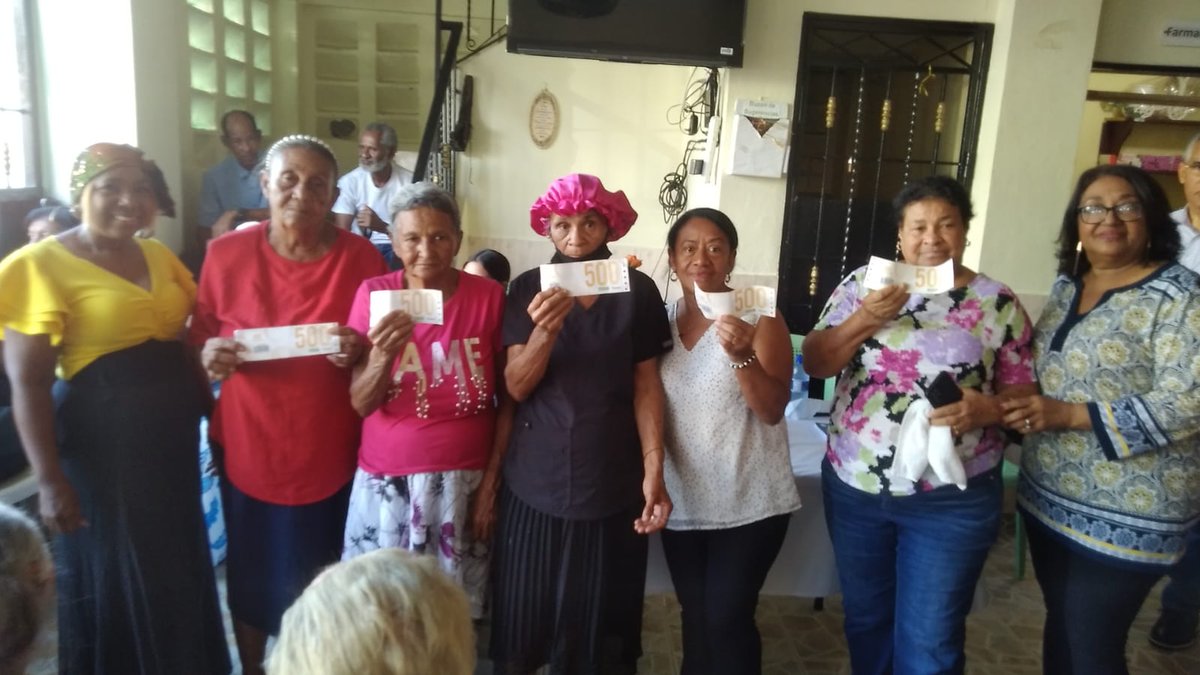 FJudegu's tweet image. Decenas de adultas mayores de la zona norte del Distrito Nacional fueron agasajadas y reconocidas como madres ejemplares y entregadas a sus familias y a las comunidades a las que pertenecen, esto en el marco de la celebración el próximo domingo del Día de las Madres.
