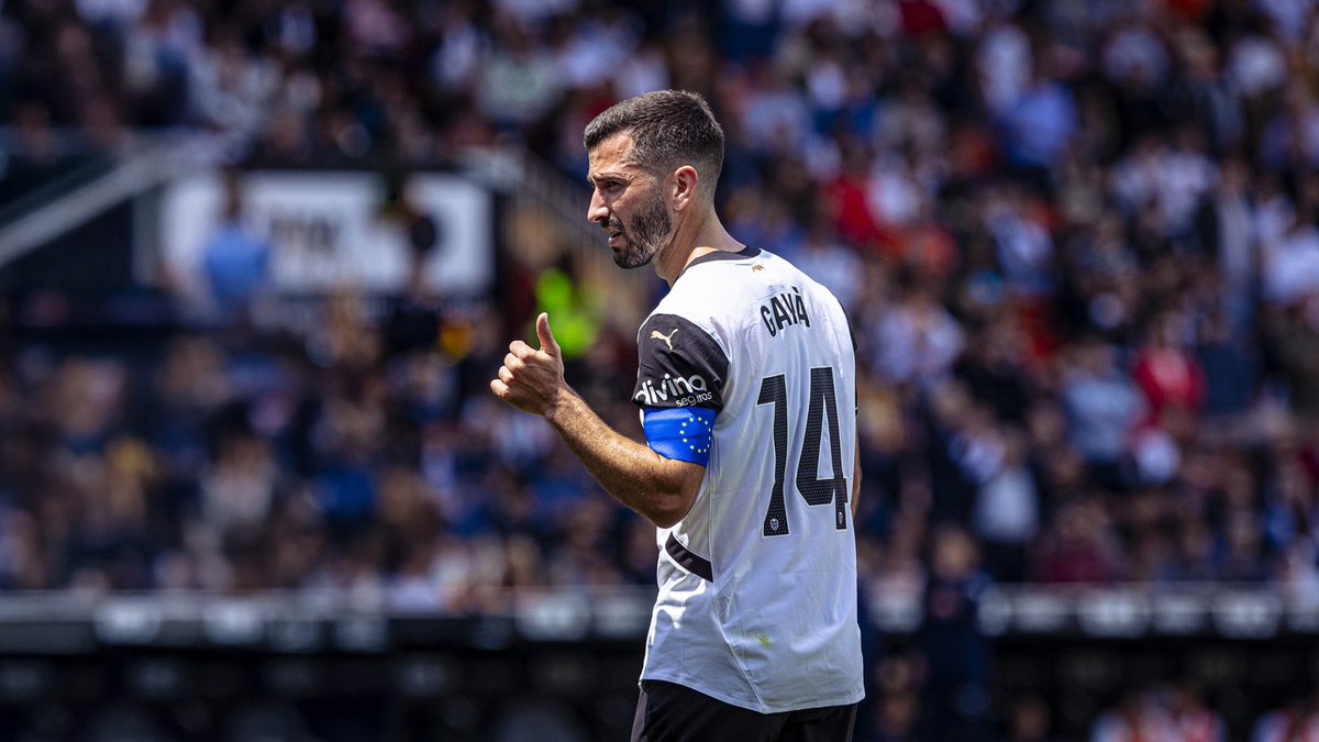 Valencia CF (@valenciacf) on Twitter photo ©️ <a href="/jose_gaya/">Jose Luis Gayà Peña</a>, noveno jugador con más partidos oficiales en la historia del <a href="/valenciacf/">Valencia CF</a>
🦇 El de Pedreguer ha superado durante la temporada a leyendas como Pep Claramunt y Carlos Arroyo
Enhorabona, capi! 🙌🏼
🔗 valenciacf.com/gaya-noveno-ju…
#ADNVCF ©️ <a href="/jose_gaya/">Jose Luis Gayà Peña</a>, noveno jugador con más partidos oficiales en la historia del <a href="/valenciacf/">Valencia CF</a>
🦇 El de Pedreguer ha superado durante la temporada a leyendas como Pep Claramunt y Carlos Arroyo
Enhorabona, capi! 🙌🏼
🔗 valenciacf.com/gaya-noveno-ju…
#ADNVCF