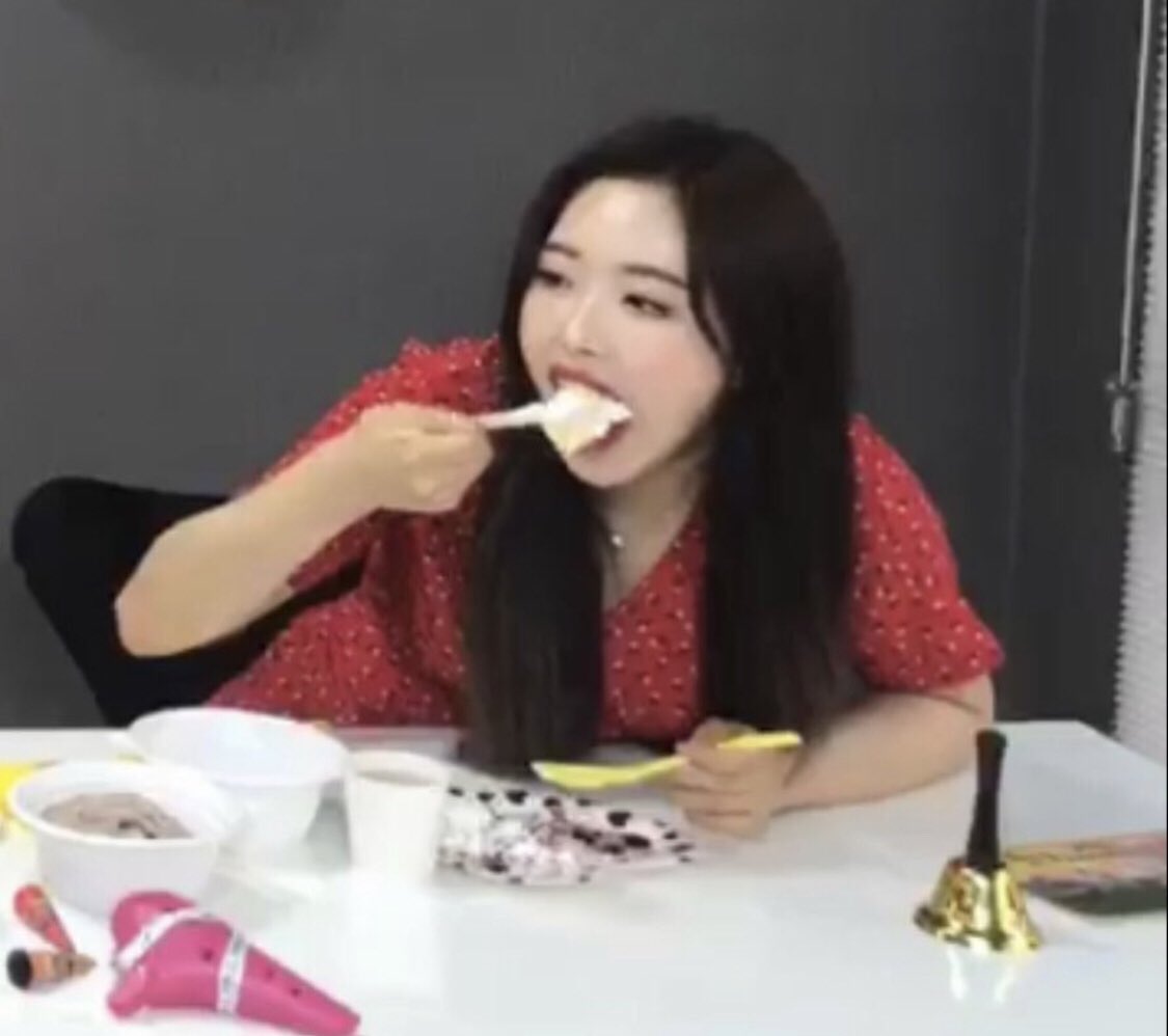 Ioonachos's tweet photo. somewhere, hyeju is jealous https://t.co/zvfZjm699c