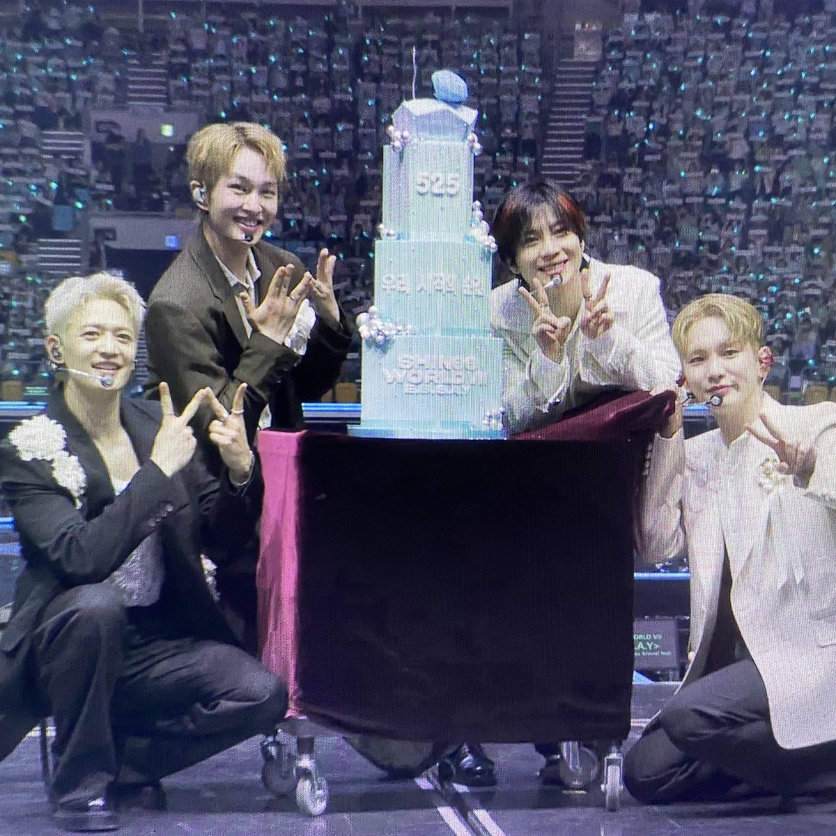 happy 17th anniversary, SHINee!!!!!!! 🥹🥹🩵🩵🩵🩵🩵