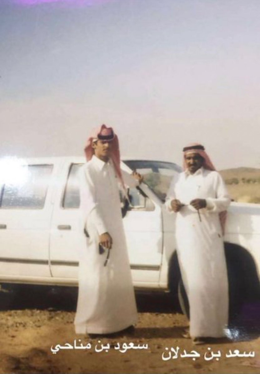 راكب اللي يعجب السايق .. ركوبه 
لا وطى الارض الجلد تسمع وحيفه 

فـ البريمي شابكينٍ عكس / هوبه 
سايقه يضربّه الدار .. المخيفه

كن شطرطون الوكاله في جنوبه 
جنب وضحاً بالطرايق و السفيفه 

عن محلات الزلايب ، جنّوا به 
والرخوم اللي روابعهم ضعيفه 

نحروه سعود والجود ، ابشروبه 
فالمهمات