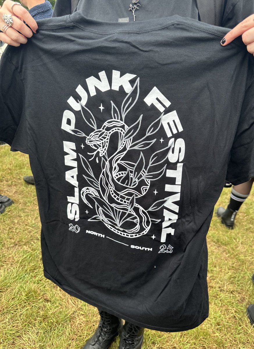 such a full circle moment seeing so many people wearing the slam dunk tee i designed yesterday, i heard it was the first one to sell out too 😭