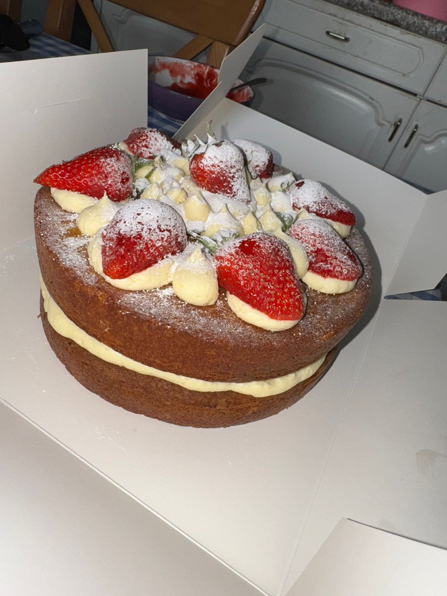 What a lovely cake made for us by our HCA Chris 🥰❤️ just what you need on a long shift