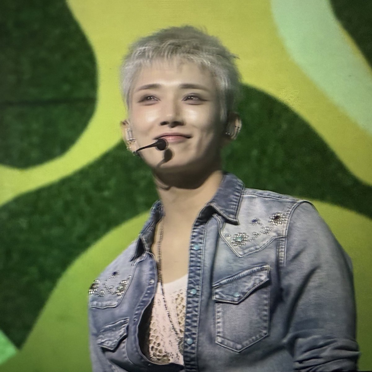 sumichaage's tweet photo. ellen degeneres if she slayed https://t.co/6OCPyNy1d8