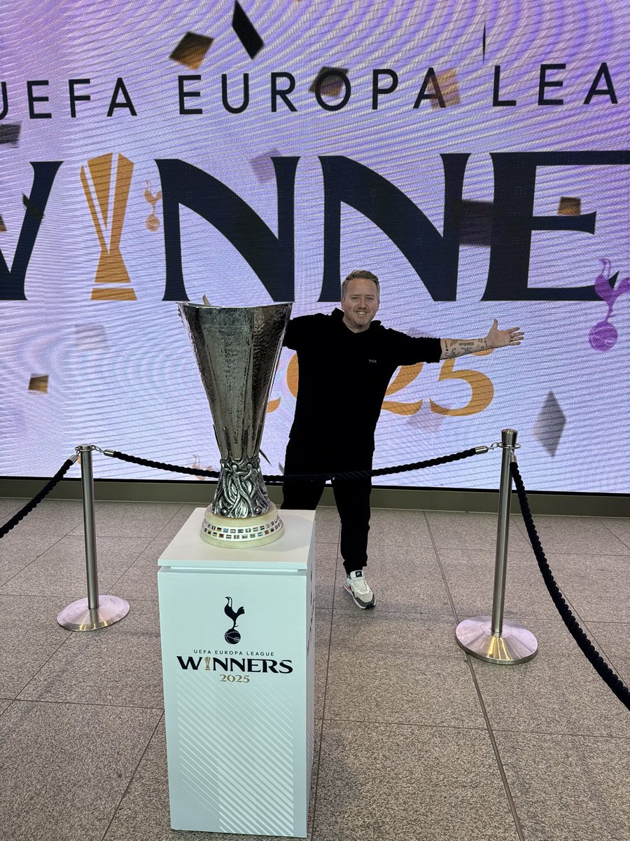 Got to see this amazing trophy yesterday at the supporter clubs event. @VectisSpursIOW 🤍 #COYS