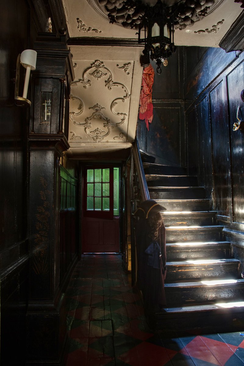 In summers, sunlight drapes the staircase that is of the dog-leg variety. The walls encasing it were once grained to resemble the oak stairs in grander seventeenth-century houses, but have since gone black with generations of linseed oil and age.
Visit us: dennissevershouse.co.uk/event/at-home-…