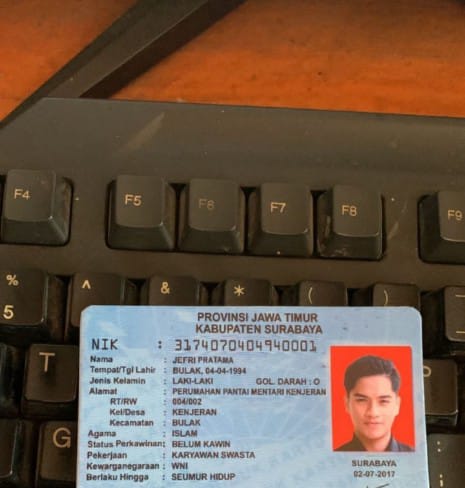 bibbong_'s tweet photo. Halo teman² ada yang kenal kah dengan orang ini? Ngaku nya dia kerja di PT Vale Indonesia dan mulut nya manis banget sampe² aku kena tipu. Yaallahh Jahat banget ya😭😭😭 https://t.co/S18EU9tvzI