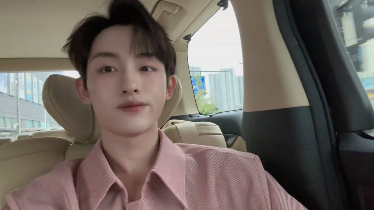 gaaaaaah he's so pink 🩷🩷🩷