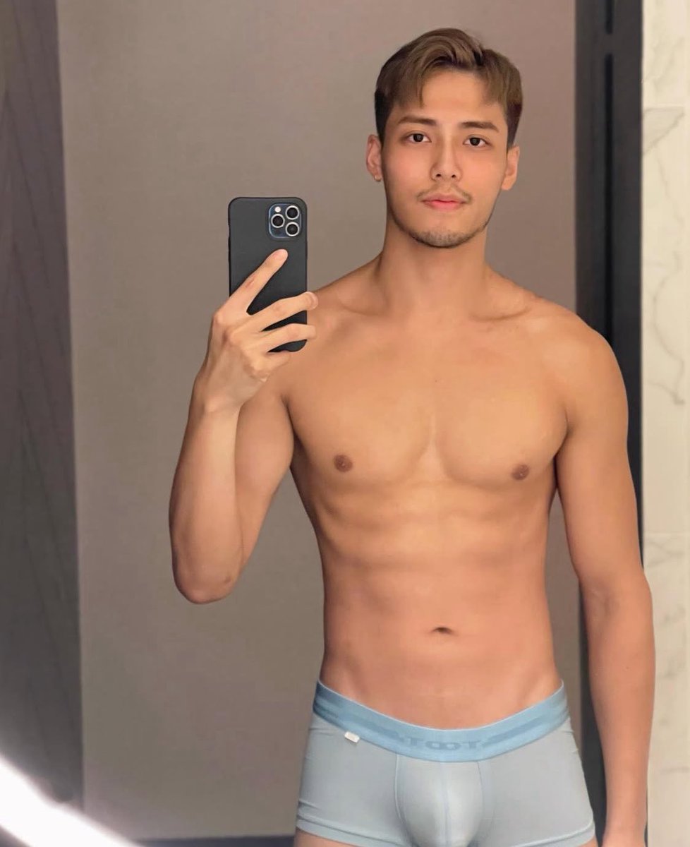 一直在客人的房間拍照😂
台中舒壓按摩請加官方line: @995ueysb 
才不會漏訊