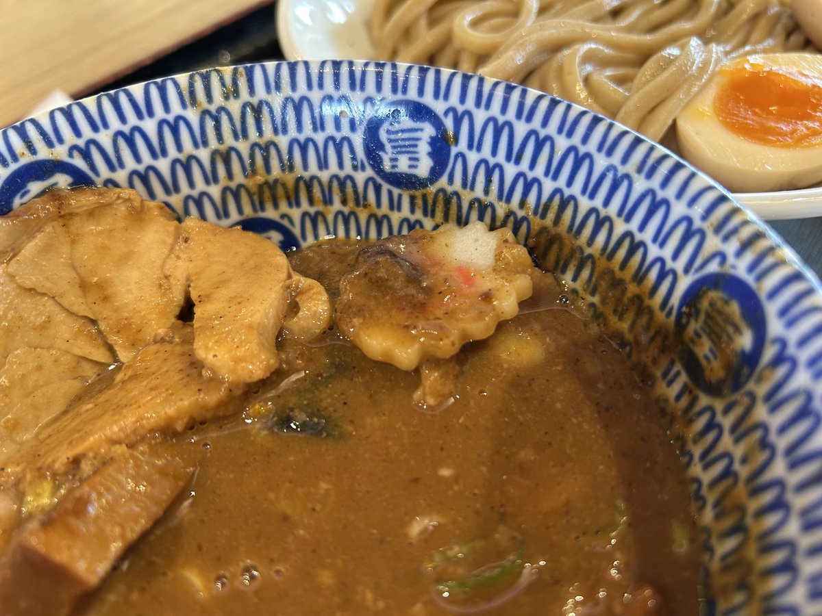 松戸富田のつけ汁の器にマックのロゴがいっぱい並んでることに気付いたので今日はマック記念日。