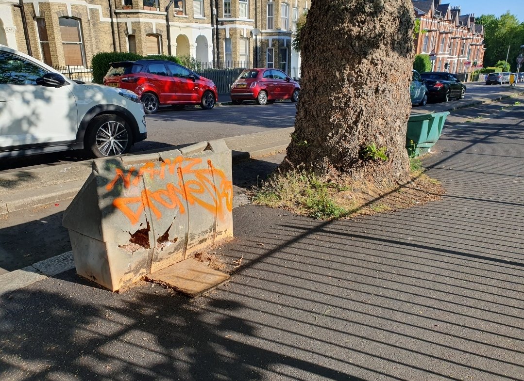 cpneighbours (@cpneighbours) on Twitter photo Dear <a href="/lb_southwark/">Southwark Council</a>
HUGE improvement! Thank you for removing your abandoned and falling to pieces ancient grit bin! Thank you to <a href="/CollegeCllrs/">Dulwich Wood Ward Cllrs</a> in helping to clear up grot spots at this remote end of South Southwark. Dear <a href="/lb_southwark/">Southwark Council</a>
HUGE improvement! Thank you for removing your abandoned and falling to pieces ancient grit bin! Thank you to <a href="/CollegeCllrs/">Dulwich Wood Ward Cllrs</a> in helping to clear up grot spots at this remote end of South Southwark.