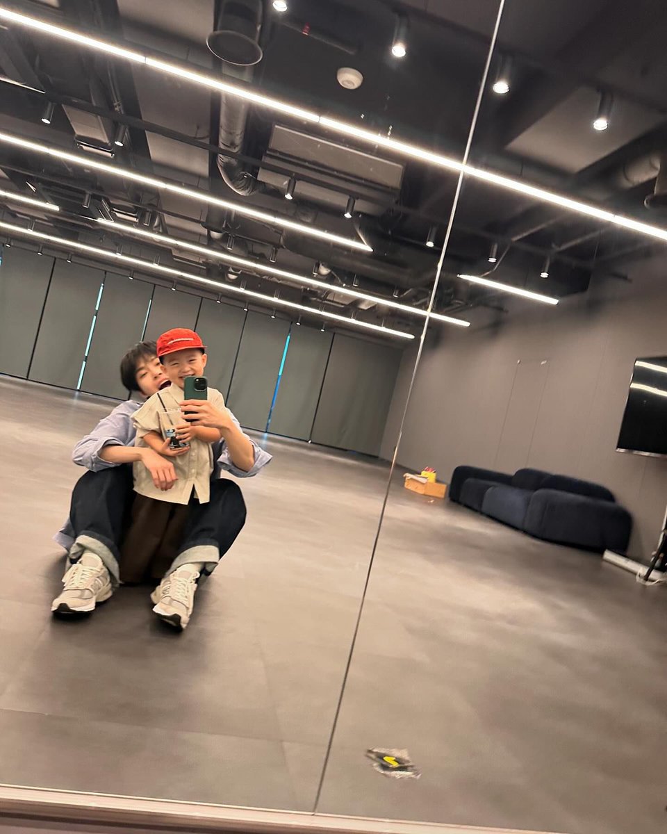 HAPPY BIRTHDAY TAEHA🎂

สุขสันต์วันเกิดน้องแทฮาหลานตัวน้อยของคุณอาโดยอง ปีนี้ครบ 4 ขวบแล้ว ขอให้แทฮาเป็นเด็กดีของคุณพ่อคุณแม่ เป็นเด็กที่สดใสมีแต่รอยยิ้มแบบนี้ตลอดไปเลยน้า🩵