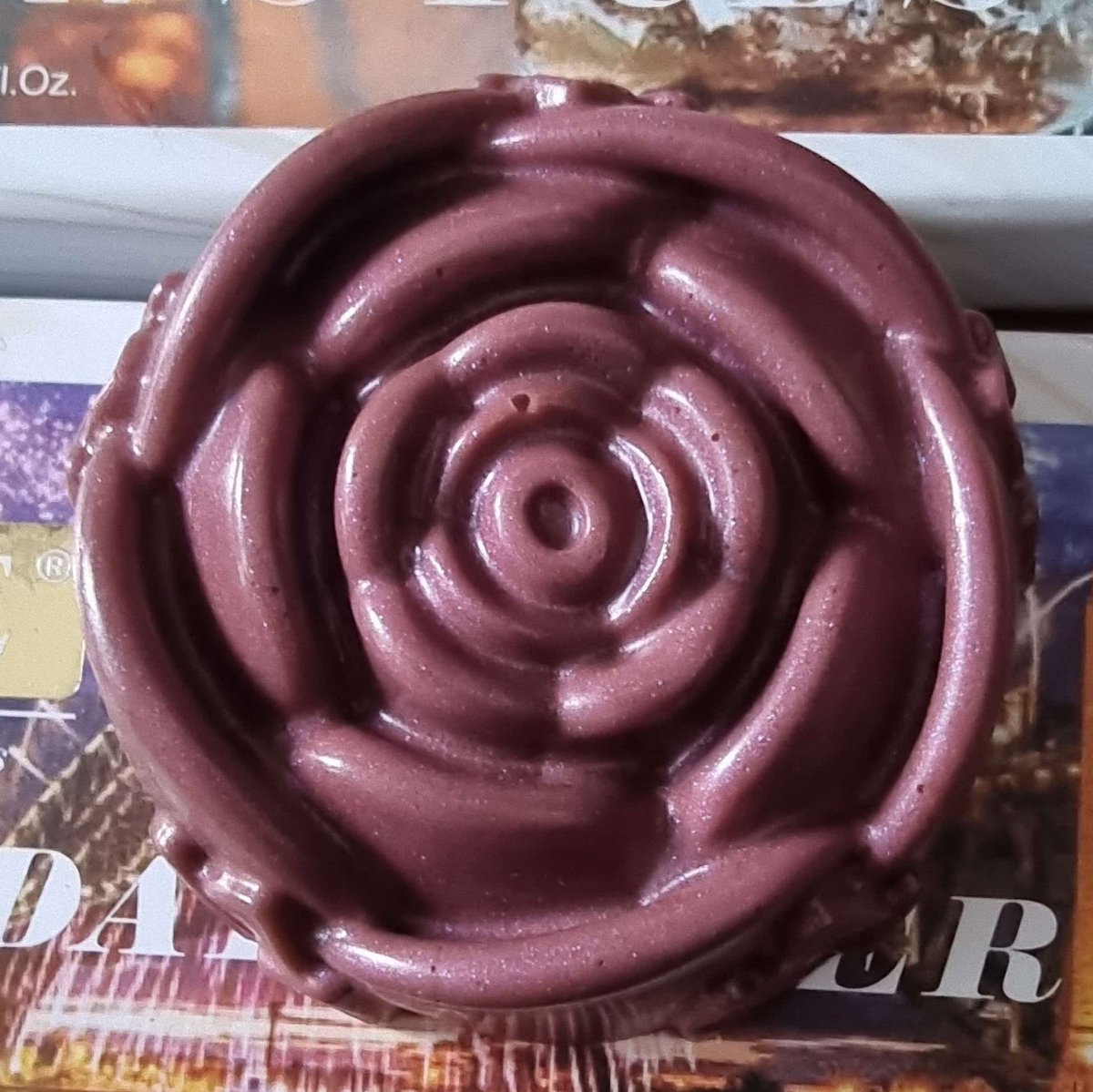 ‼️ Big News Drop ‼️

I've collabed with <a href="/HayamiCurios/">Hayami Estate Curios</a> to create "Dreamwalker", my lore-inspired scent available in a variety of forms including wax melts, perfumes and soaps! ^w^

Check it out below 🔗👇