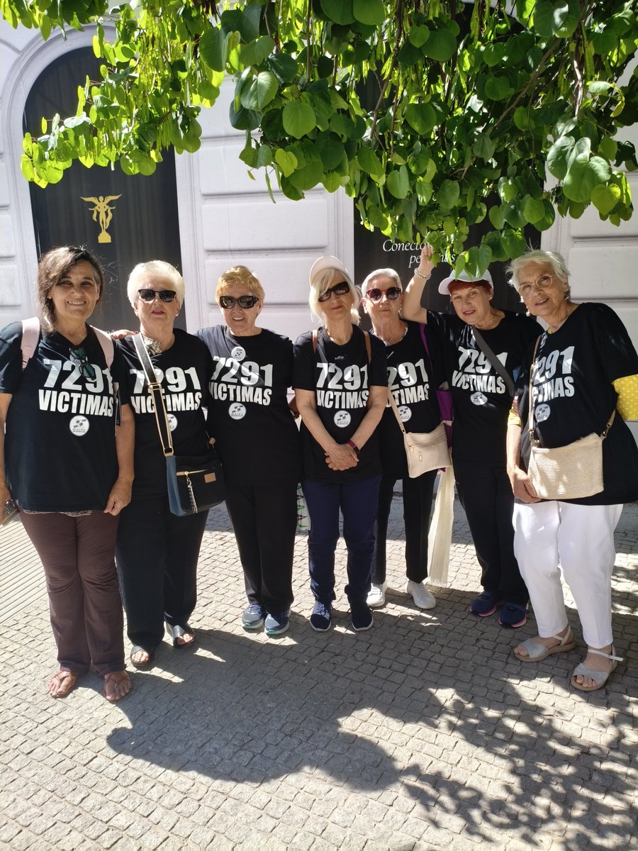 MareaResidencia's tweet photo. Estamos en la manifestación de Sanidad recordando a los #7291Victimas que fueron privados de su derecho a la Sanidad pública https://t.co/ndfqmleIkY