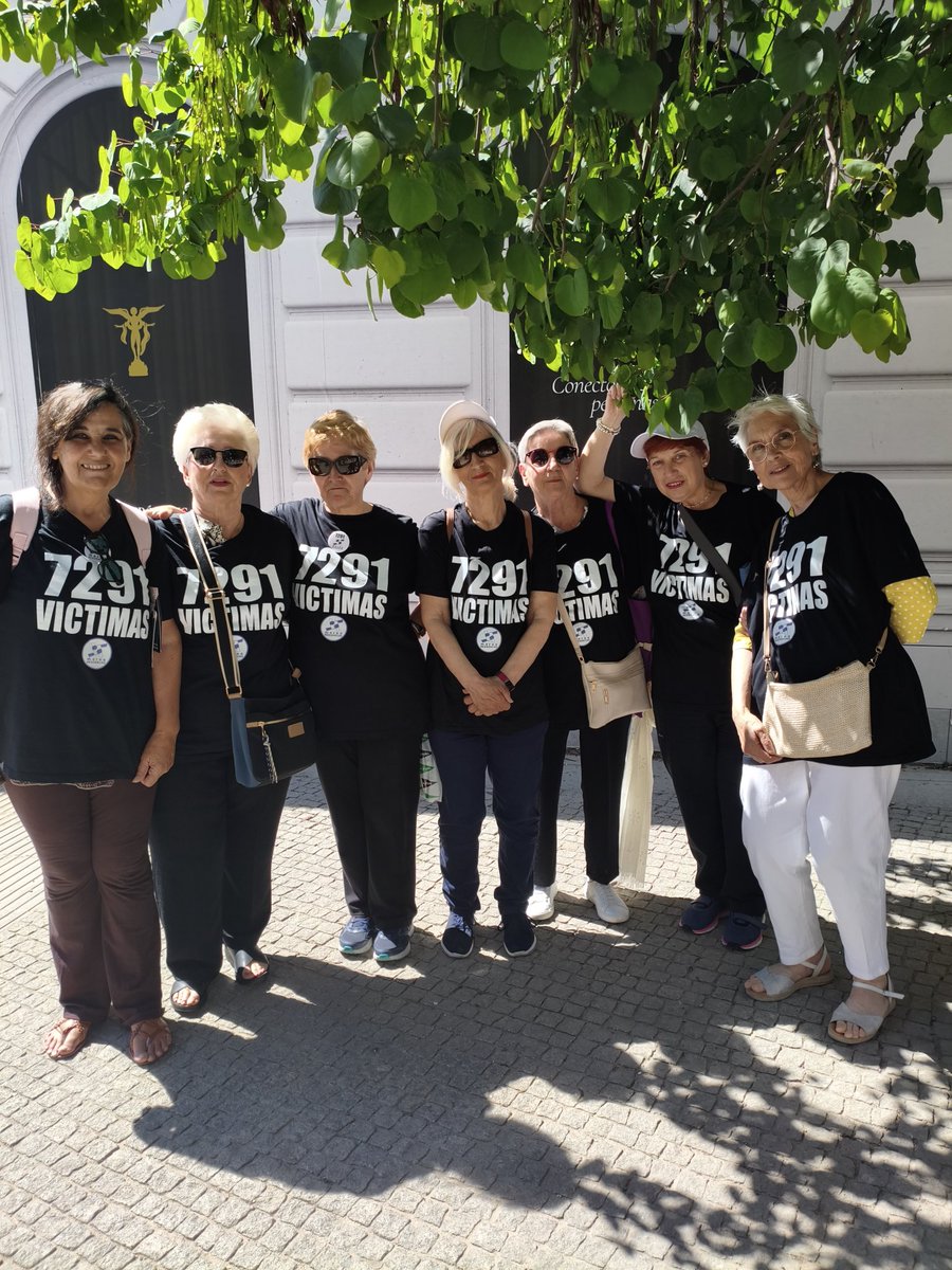MareaResidencia's tweet photo. Estamos en la manifestación de Sanidad recordando a los #7291Victimas que fueron privados de su derecho a la Sanidad pública https://t.co/ndfqmleIkY