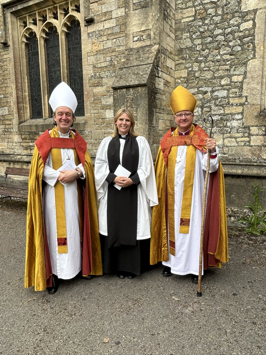 JTriffitt1974's tweet photo. What a joy to be at St Denys the Minster this afternoon for the inauguration of the ministry Louise as the new Archdeacon of Wilts. Diocese of Salisbury #MakingJesusKnown https://t.co/5qSpuK4SVh