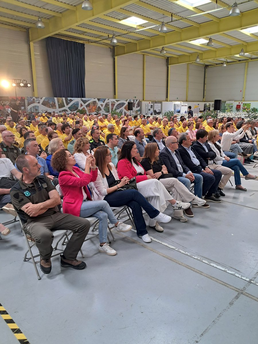 jxCalongeiStA's tweet photo. L’acte, organitzat pel Secretariat SFADF i l’ADF Gavarres Marítima amb suport de l’Ajuntament,  ha reunit prop de 600 voluntaris d’arreu del país i ha comptat amb la visita del conseller d’Agricultura, Ramaderia, Pesca i Alimentació, Òscar Ordeig, i altres autoritats https://t.co/ah6Y6IYCiK