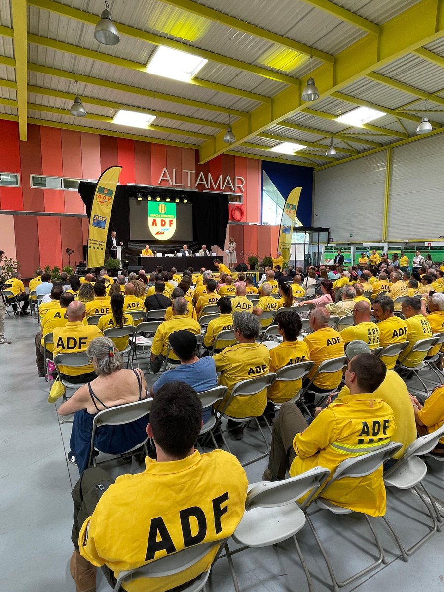 jxCalongeiStA's tweet photo. L’acte, organitzat pel Secretariat SFADF i l’ADF Gavarres Marítima amb suport de l’Ajuntament,  ha reunit prop de 600 voluntaris d’arreu del país i ha comptat amb la visita del conseller d’Agricultura, Ramaderia, Pesca i Alimentació, Òscar Ordeig, i altres autoritats https://t.co/ah6Y6IYCiK