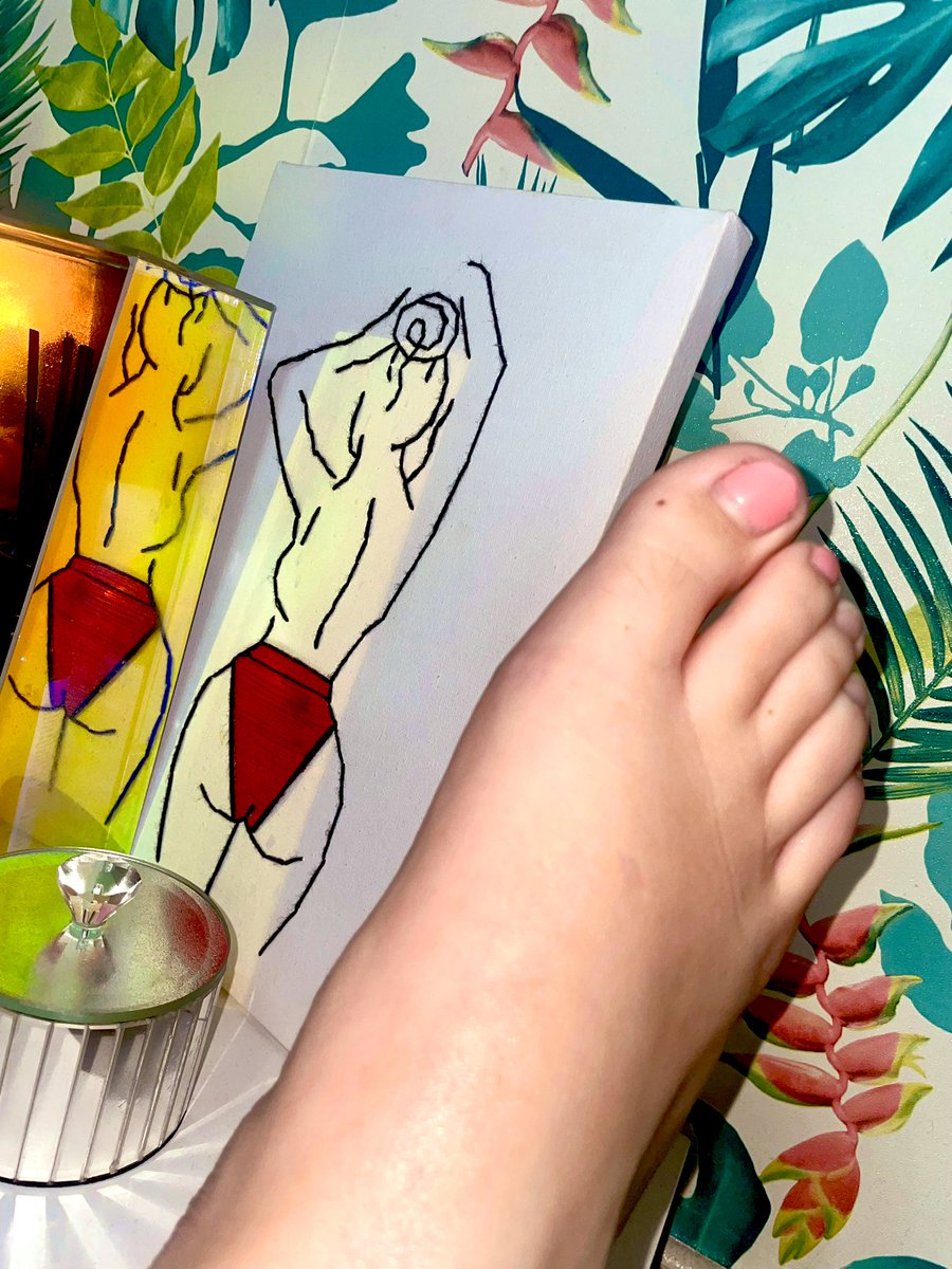 fayefeetfriends's tweet photo. Do you like what you see ? 👀  want to see more ? #showerpics #feetfetısh #footfetısh https://t.co/ysbMdRoltO