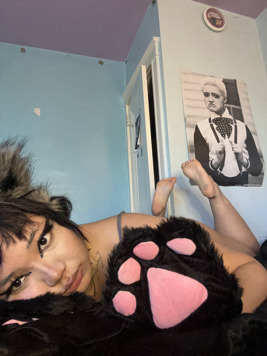 luciferscage's tweet photo. subscribe to my OF cuties :3 https://t.co/SYvM47Z56B
