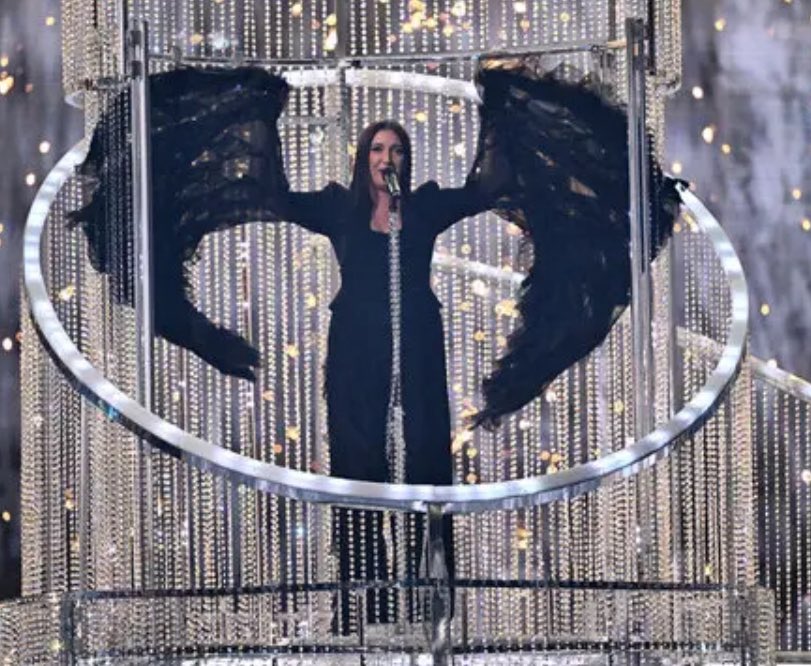 🎤 Israel obtuvo el segundo puesto en Eurovisión 2025.
🏆 Su artista, Yuval Raphael, fue la favorita del público.
📊 Ganó el televoto. Con 297 puntos. Más que nadie.
🤔 ¿Y saben qué hizo la organización?
🚫 La borró del video oficial de momentos destacados.
🥈 Segunda en el