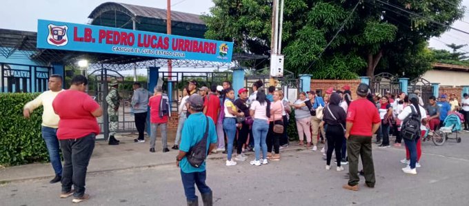 Centros de Votación "vacíos" ? Fracasaron otra vez los Escuálidos, se están llenando los centros de Votación a esta hora.
El llamado de María Corina Machado a la "abstención" ha fracasado.