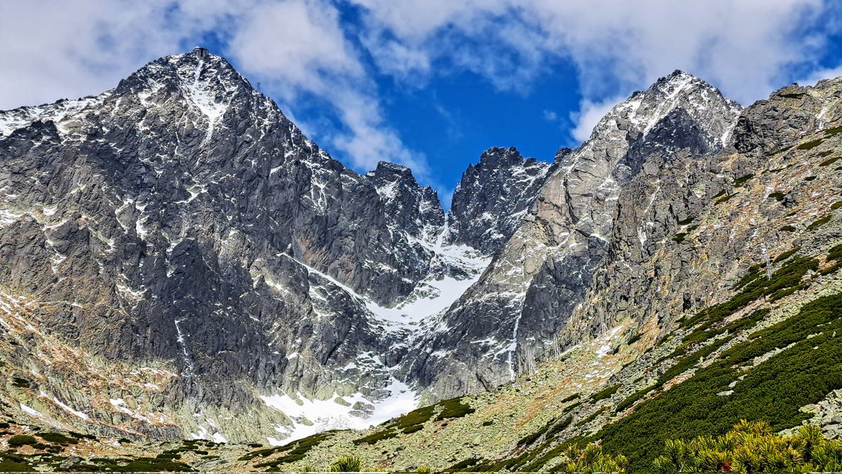 🤠Surging #Uranium #stocks🚀 as US now races to catch up with #China's massive #Nuclear reactor build-out🇨🇳⚛️🏗️👷🏇🇺🇸 have put me on top of the world at Skalnaté Pleso in the Carpathian mountains of #Slovakia 🇸🇰🗻🥾😎 where the outlook is for us climbing higher &amp; higher!🧗🏔️🔭😀