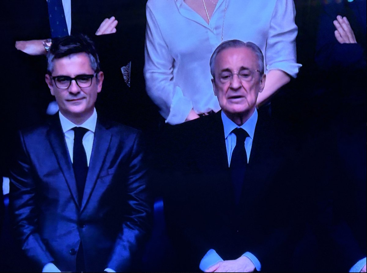 Félix Bolaños, ministro de justicia de España, junto al capo Florentino Pérez, ayer despidiendo a Luka Modric (condenado a 8 meses de prisión por fraude fiscal), y Carlo Ancelotti (espera sentencia de su juicio por fraude fiscal).