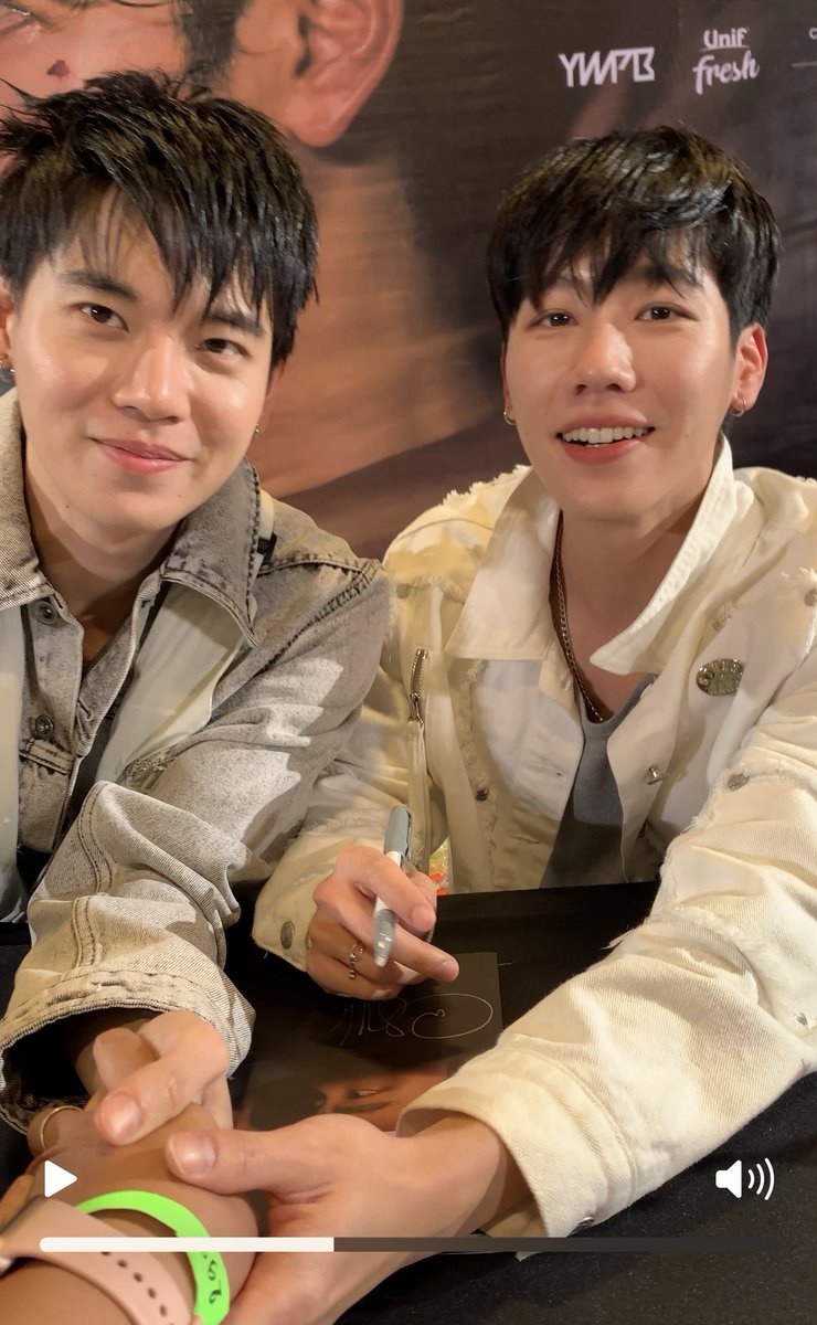 IangIangIa6200's tweet photo. สติฉันอยู่ไหนก่อนนนน กลับมาหน่อยย 55

YINWAR FIRST FANSIGN HDY
#HDY_YINWAR1STFANSIGN
#หยิ่นวอร์ #yinyin_anw #warwanarat
@yinyin_anw @warwanarat https://t.co/2oU0MUKDYA