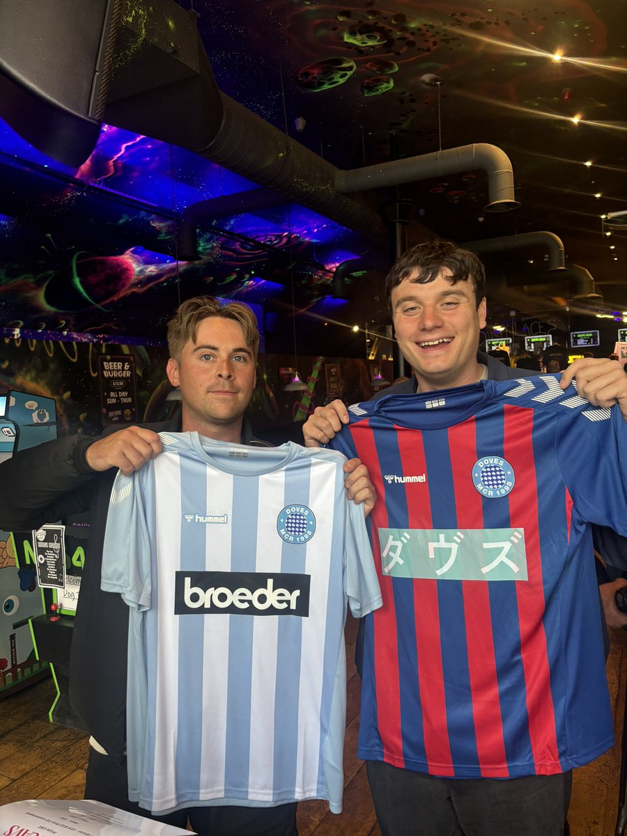 Doves 🤝 Cavs 

Merch market is off to a great start, come say hello!

<a href="/Tim_Burgess/">Tim Burgess</a> <a href="/dovesmusicblog/">Doves</a>