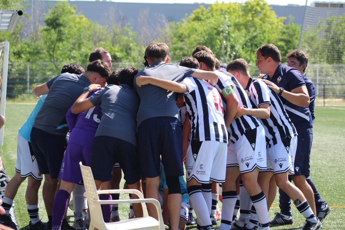 ¡Estos chicos se lo han merecido más que nadie!

Felices porque el Juvenil C de la <a href="/CDCS_Academy/">CD Castellón Academy</a> vuelve y lo hace con una liga y un ascenso debajo del brazo. Nos hemos divertido en cada paso y hemos disfrutado de un grupo humano maravilloso. Afortunado por el camino recorrido.