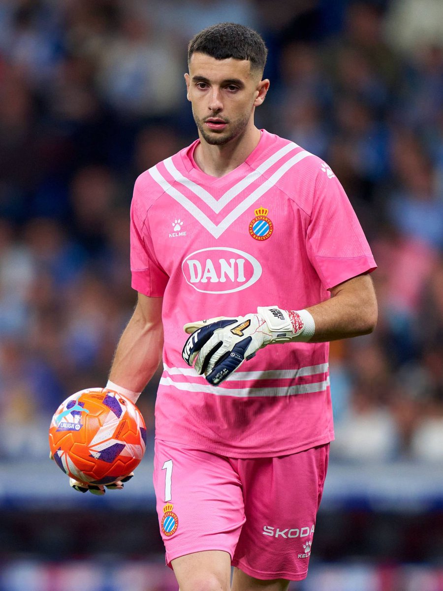 🚨🎖️ | 𝐁𝐑𝐄𝐀𝐊𝐈𝐍𝐆: Barcelona is INTERESTED in Joan Garcia and WILL make a move. [<a href="/ffpolo/">Fernando Polo</a>] #fcblive