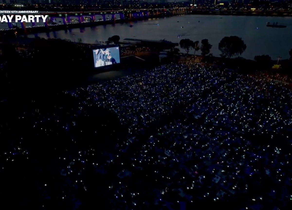 The amount of CARATS on site is actually crazy! 🥹🩷🩵

MY SEVENTEEN, YOU ARE SO LOVED. 😭

SEVENTEEN HAPPY BURSTDAY STAGE
#세븐틴_10주년에즐기는_BURST무대
#SVT_HAPPY_BURSTDAY_STAGE
<a href="/pledis_17/">세븐틴(SEVENTEEN)</a>