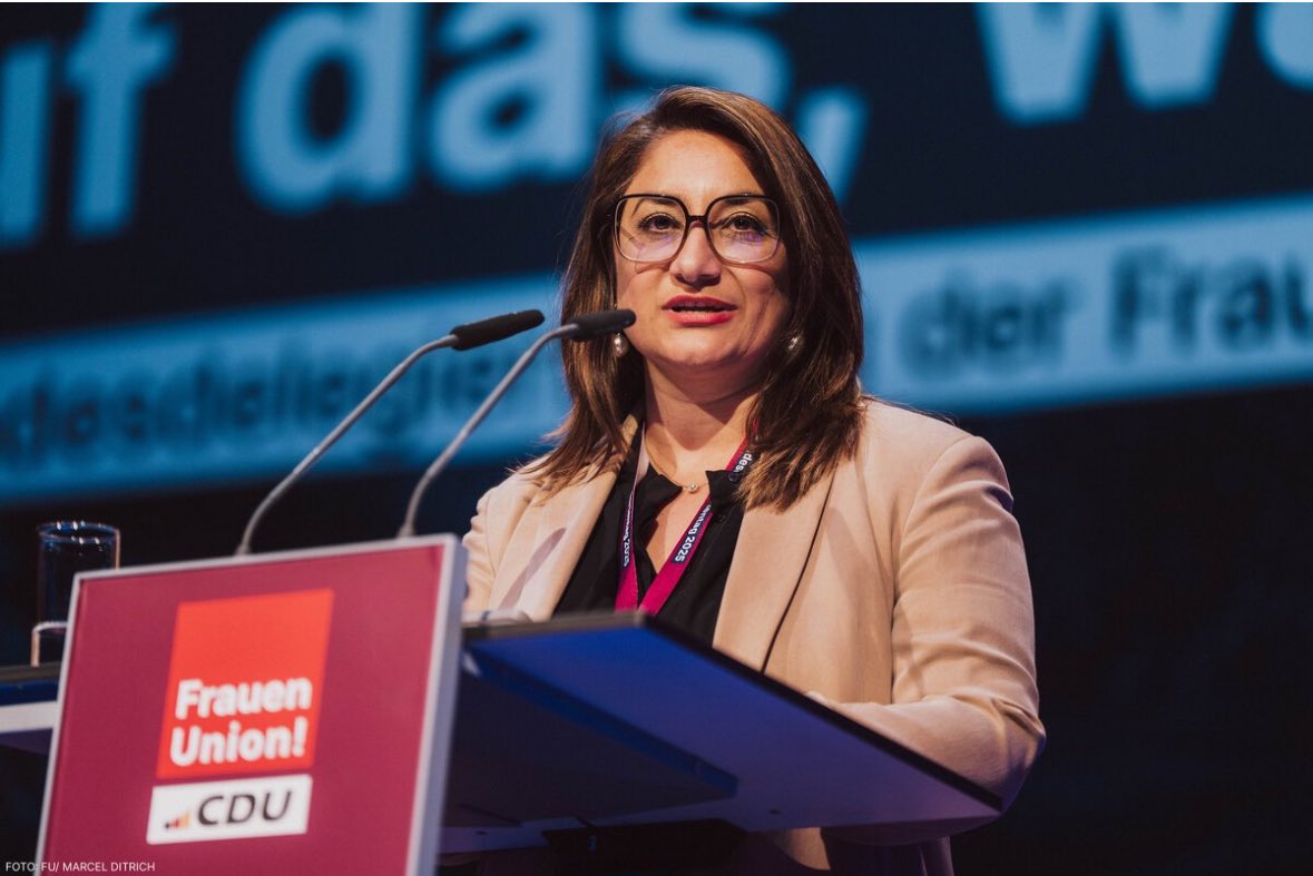 ZemfiraDlovani's tweet photo. …dankbar, dem BuVo der @frauenunion ,  der größten Frauenvereinigung einer Partei in EU weiterhin angehören zu dürfen. Mit unserer neuen Vorsitzenden @ninawarken , Bundesgesundheitsministerin,  sind wir ideal vertreten. Freue mich auf die nächsten 2 Jahre! #Aufdas,waskommt! https://t.co/JzhHkP7zBc