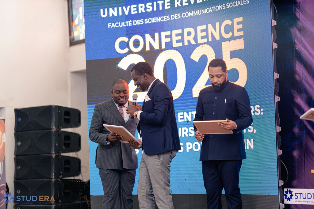 C'était un plaisir de partager notre petite expérience avec les étudiants de l'université Révérend Kim. Merci aux membres du comité pour l'honneur 
🇨🇩✍️