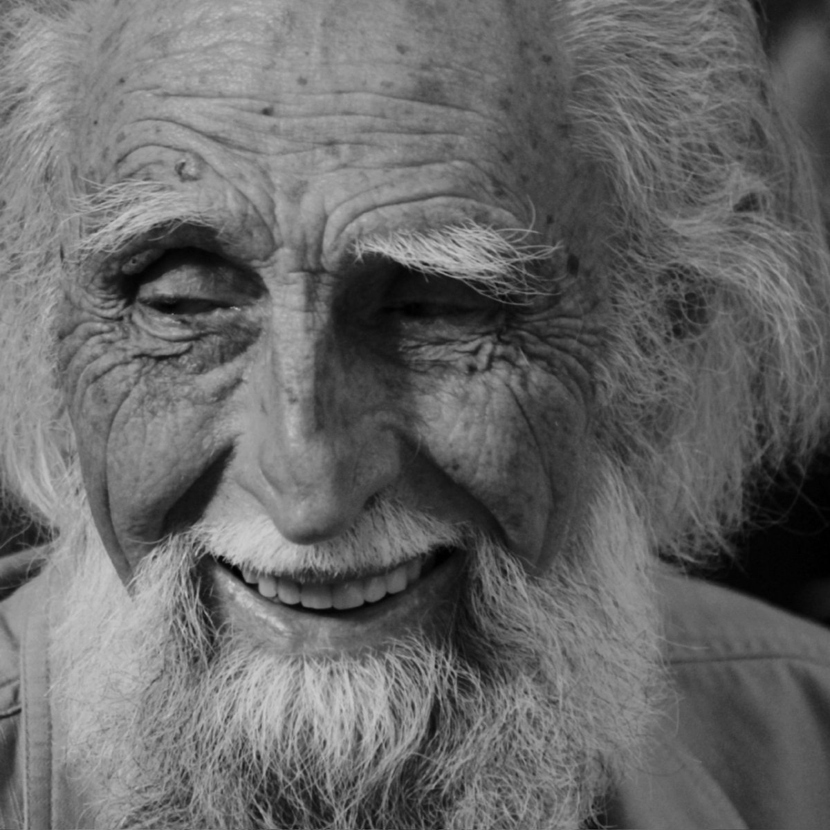 Gastón Soublette 1927 - 2025
Sin belleza, sin respeto, sin vínculo con lo sagrado, no hay verdadera transformación. Que tu legado siga inspirando a quienes defienden la Tierra.