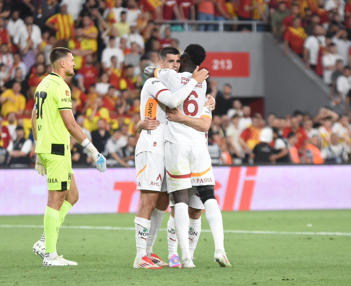 DAVINSON tweet media