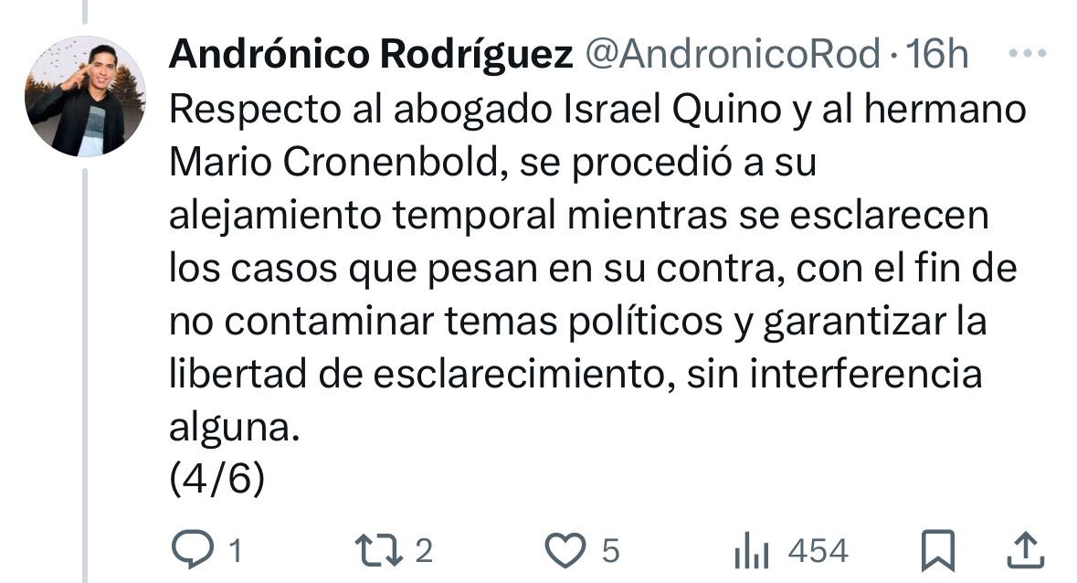 BrankoSCZ's tweet photo. ¿Qué sabe Andrónico?
Andrónico anunció el “alejamiento temporal” de Mario Cronenbold, su jefe de campaña, “para no contaminar lo político”. ¿Contaminar con qué, si para el conocimiento público no hay ningún proceso judicial en su contra?
Lo único que sabemos todos es que hay un narco deportado y los rumores de siempre de vínculos con el Chapare y el masismo. Seamos claros, si lo aleja, es porque sabe algo. Y lo sabe bien porque él es parte del mismo sistema.
Para los ilusos y confundidos: Andronico no es renovación. No es un cambio generacional. Es el mismo esquema de siempre: corrupción y crimen organizado.
Bolivia no necesita otro títere del modelo fracasado masista. Bolivia necesita un cambio radical.