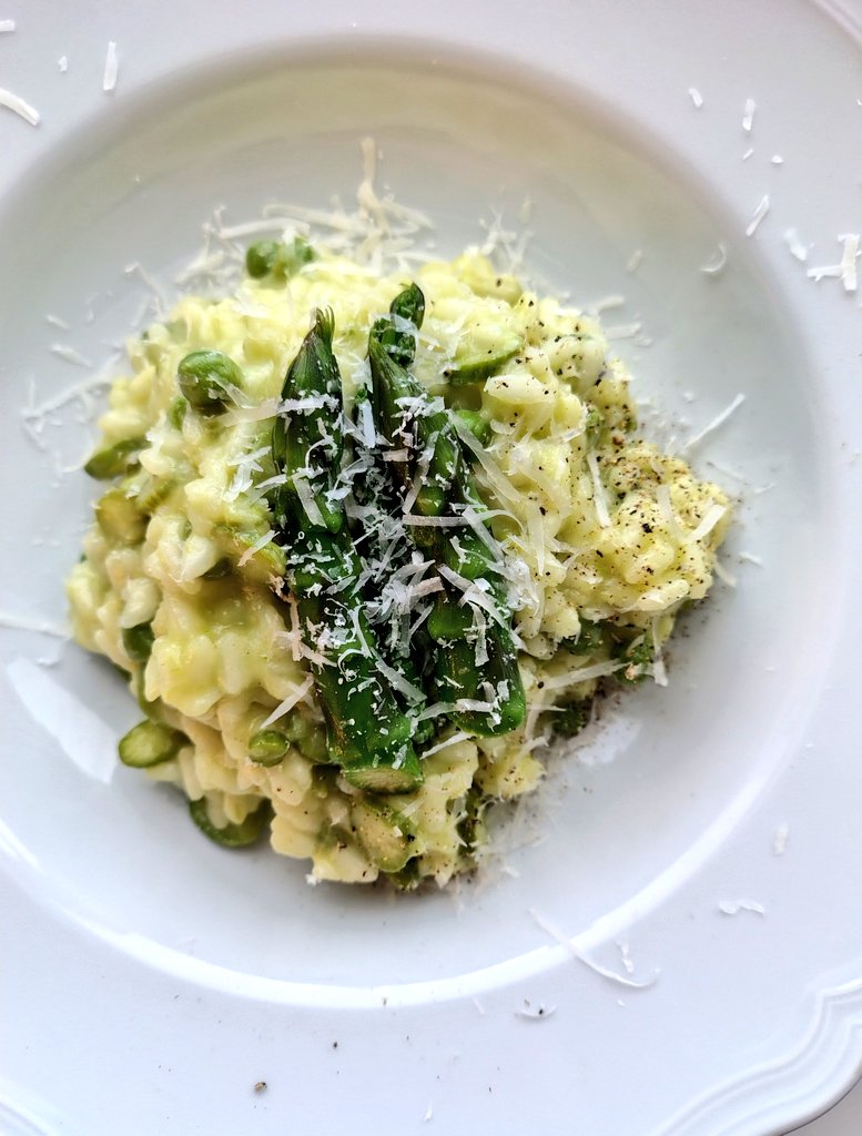 ciaoharuko's tweet photo. 意外にも家で作るのは初めてなこちら。
旬を頂けることに感謝。#risotto #asparago #イタリアの台所 https://t.co/rRlpQ2ZEc9